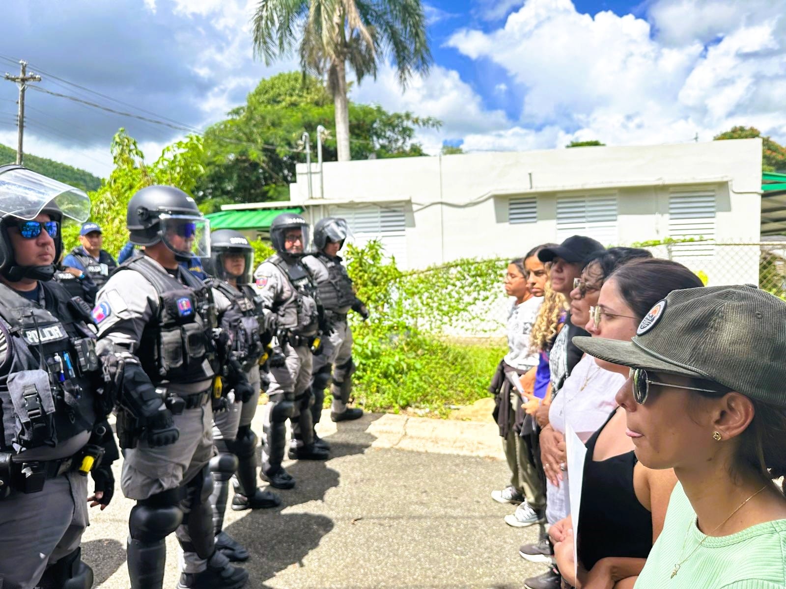 Aspirantes al Senado por la Alianza expresan su apoyo a activistas arrestadas en Aibonito